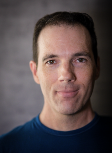 headshots/Daniel_Hunter-Holly_Headshot_2025.png