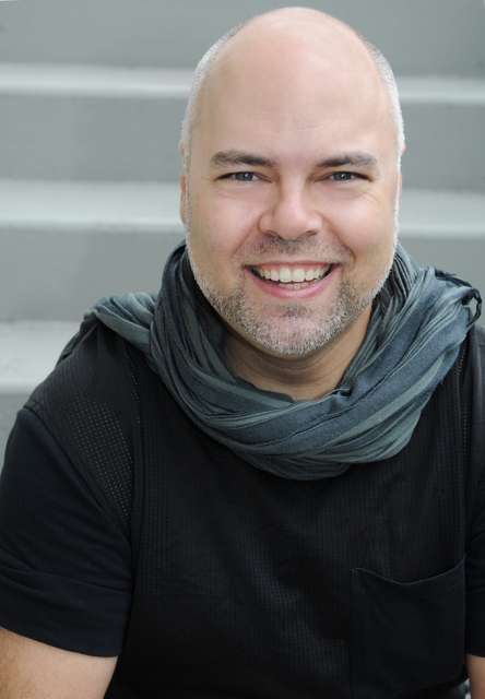 headshots/Yanik_2.jpg