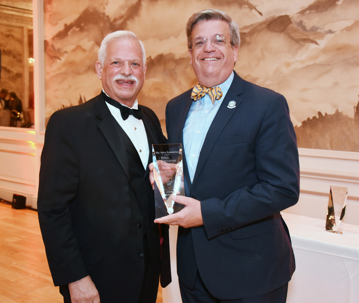 Allen Henderson with Robert Sataloff - VERA Award 2022